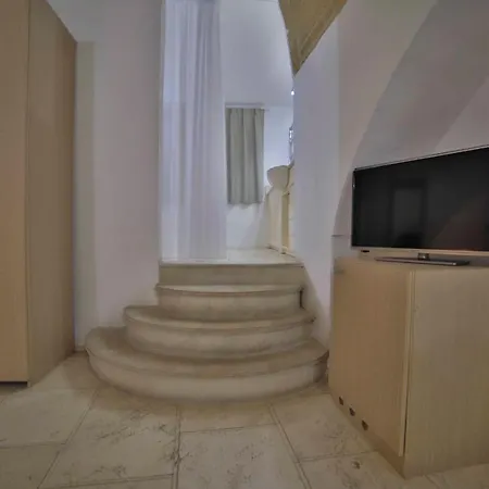 Palazzo Zacheo Bed & Breakfast 3*