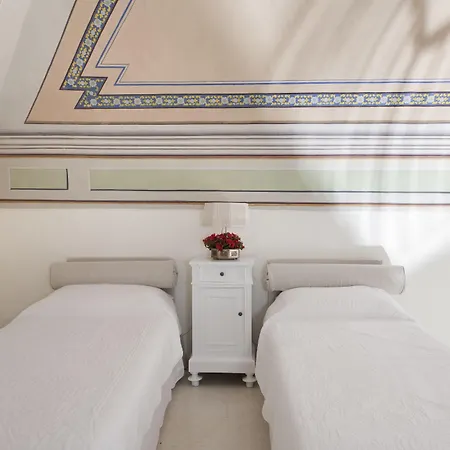 Palazzo Zacheo Bed & Breakfast 3*